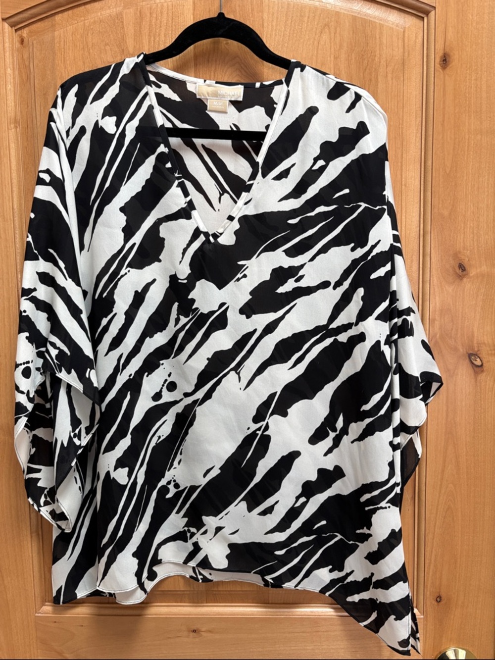 MICHAEL Michael Kors Black & White V-Neck Abstract Print Tunic